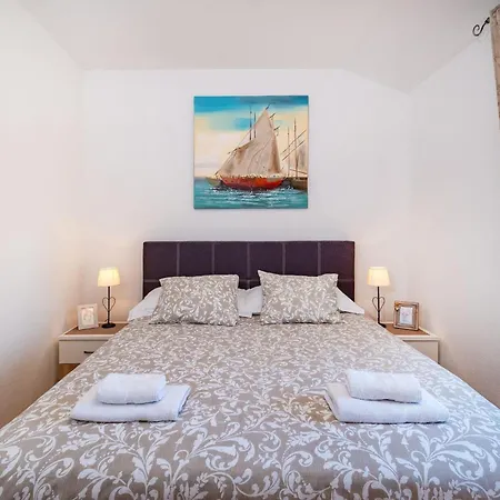 فيلة Andrea Zadarvillas