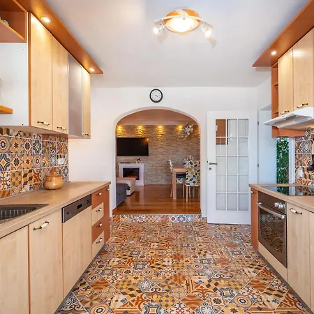 Andrea Zadarvillas * زاتون