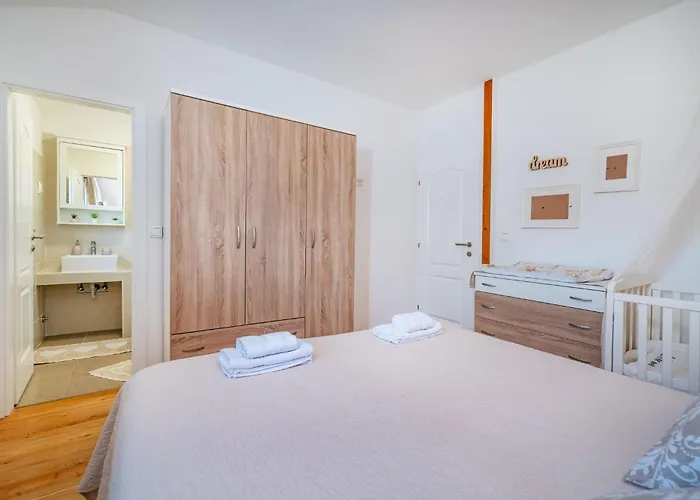 Andrea Zadarvillas Villa