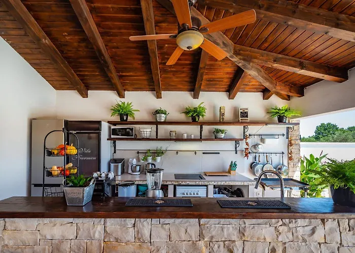 Andrea Zadarvillas *